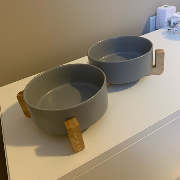 Dog feeder - Picture 2 of 3